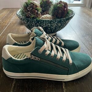 TAOS Z-Soul women’s sneakers size 11